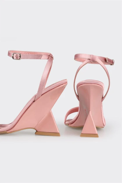 صندل زنانه اله elle