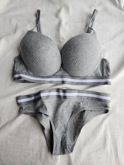 ست شورت و سوتین کبریتی اسفنجی جکدار فنردار کد: 4090