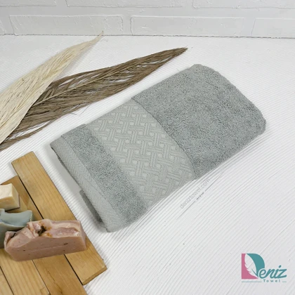 حوله دستی طرح کارولین رنگ طوسی سبز