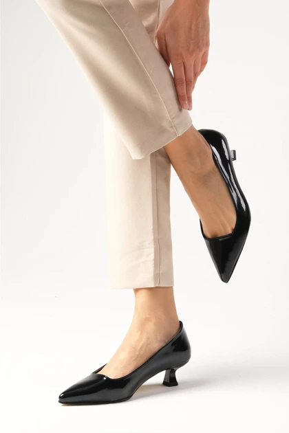 کفش پاشنه‌بلند کلاسیک زنانه میوگوستو mio-gusto