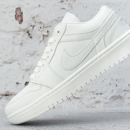 کفش کتانی زنانه نایک ایر جردن 1 سفید (Nike Air Jordan 1 Low White) کد 2332