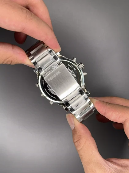 ساعت مچی دیزل هفت موتوره بند سیلور صفحه مشکی Diesel DZ7333