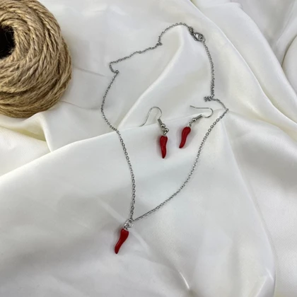 نیم ست زنانه مدل فلفل طرح مینیمال با آویز قرمز