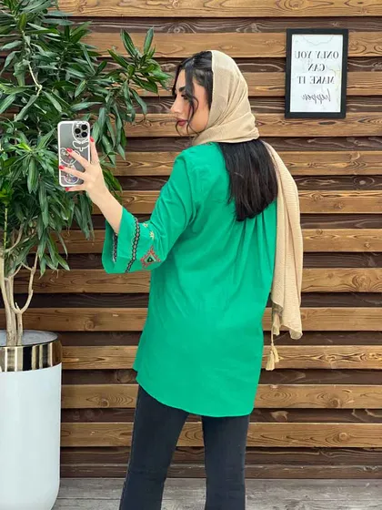 مانتو جلو بسته گلدوزی رنگی