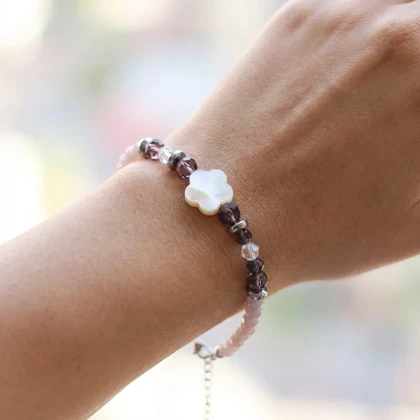 دستبند دخترانه فانتزی مدل صدفی طرح گلبرگ