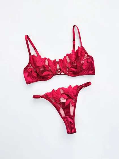 ست شورت و سوتین فنر دار تور و دانتل طرح برگ وسط قلب زرشکی