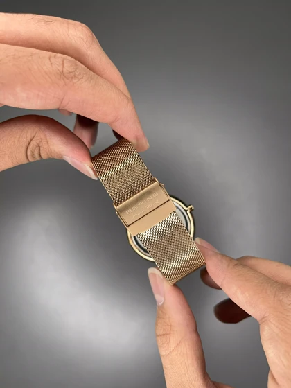 ساعت مچی برینگ بند حصیری طلایی صفحه سفید Bering