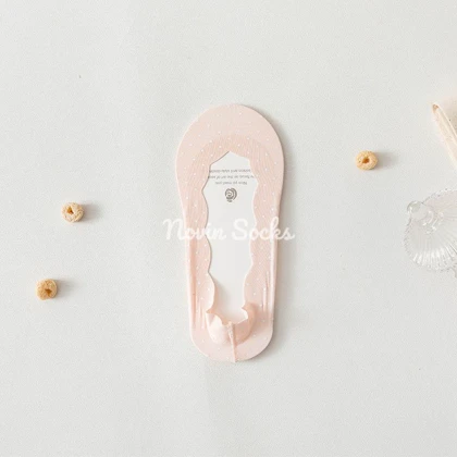 جوراب کالج خال‌خالی