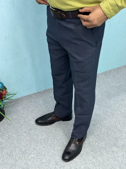 شلوار پارچه ایی راه راه مردانه قواره کلاسیک - رنگ زمینه سرمه ایی