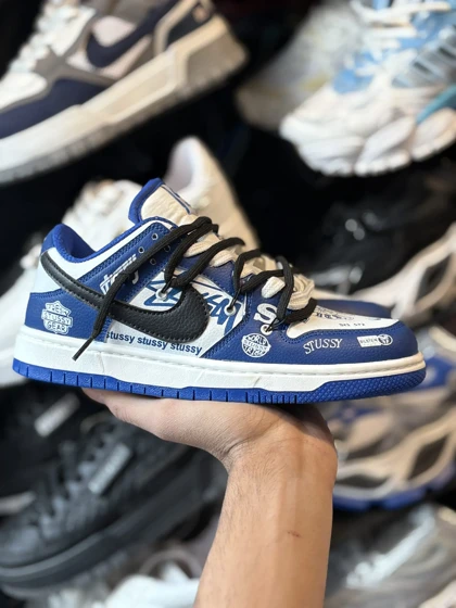 کتانی جردن اس بی دانک آبی