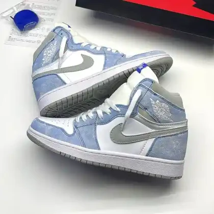 کفش نایک ایر جردن وان ساق‌دار هایپر رویال سفید آبی Nike Air Jordan 1 High Hyper Royal White Blue