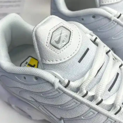 کفش نایک ایر مکس پلاس تی ان سفید Nike Air Max Plus TN White
