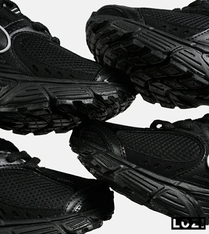 کفش کتانی مردانه و زنانه مشکی نایک NIKE v5 RNR