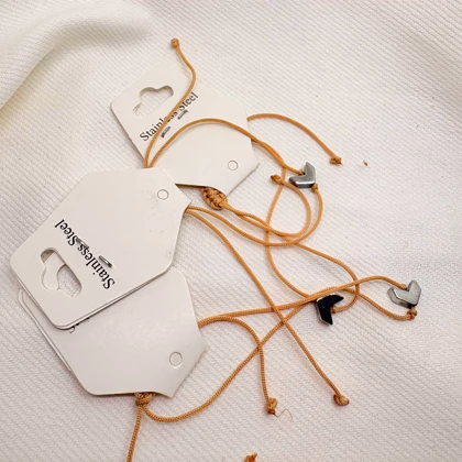 دستبند استیل مدل «جناغ سیلور» | با بند بافت خردلی (رنگ تابستانی)