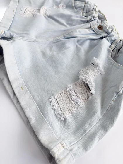 شورتک کوتاه جین زاپ‌دار پاچه پاکتی