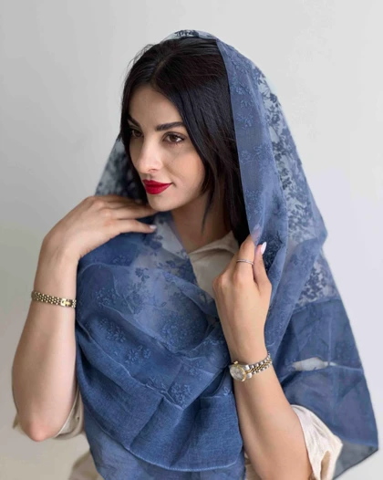 روسری رز رنگ آبی
