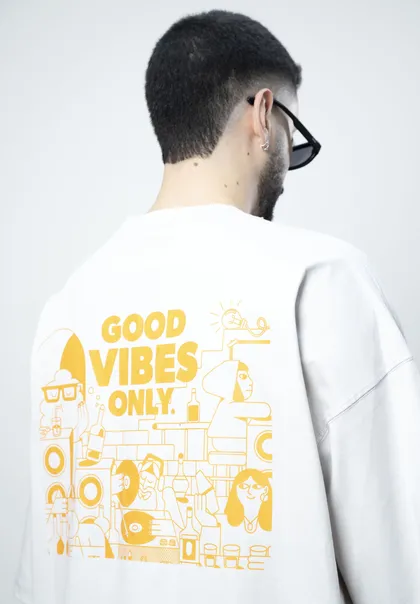 تیشرت مدل GOOD VIBES طوسی روشن برند دارسی DARC