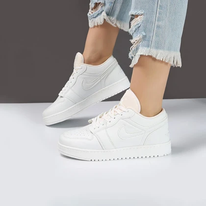 کفش و کتانی زنانه مدل NIKE AIR JORDAN 1 رنگ سفید کد M5812