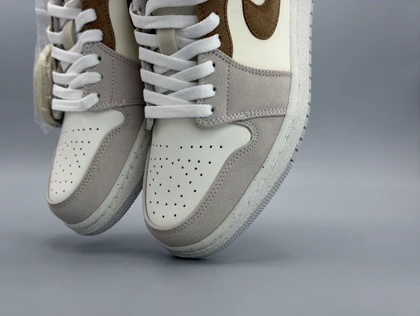 کتانی نایکی جردن1 لو بن لجند لایت/Nike Air Joradan1 low Bone legend light