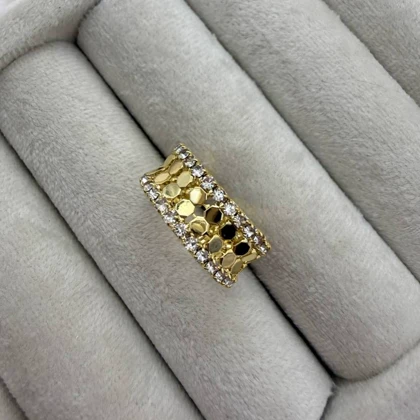 انگشتر طرح جواهر با جزئیات دایره ای