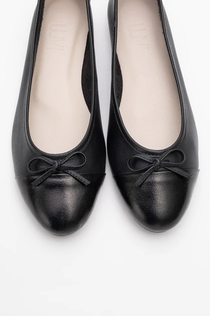 کالج زنانه luvishoes luvishoes