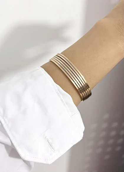 النگو آینه ای زنانه کارتیه با حکاکی 833