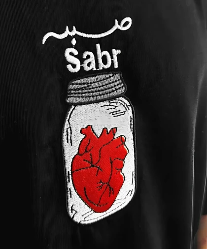 تی‌شرت گلدوزی