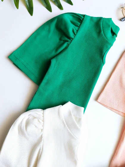 ست بلوز آستین چین‌دار و شورتک طرح دامن