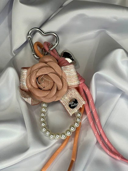 چارم بگ گل رز