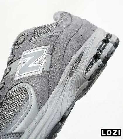 کفش کتانی طوسی NEW BALANCE 2002R