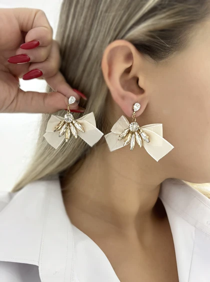 گوشواره پاپیونی سفید زنانه 881