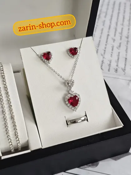 ست زنانه ساعت نگینی و نیمست استیل