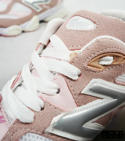 کفش کتانی زنانه صورتی سفید NEW BALANCE 9060