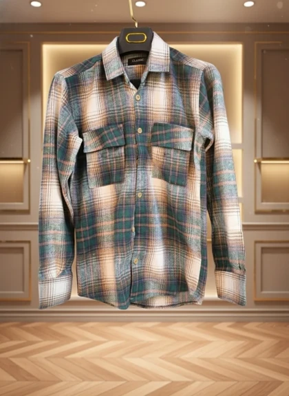 پیراهن پشمی چهارخونه با پارچه برس‌خورده نرم باترکیب رنگ سبزکله‌قازی و کرم با ته مایه های رنگ سبزآبی – کد 895