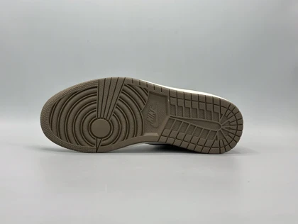 کتانی نایکی جردن1 ترویس پیچ موکا/Nike Air Jordan1 Travis