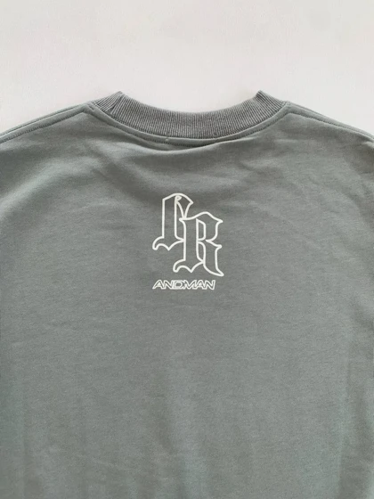 دورس پسرانه با لوگوی برجسته