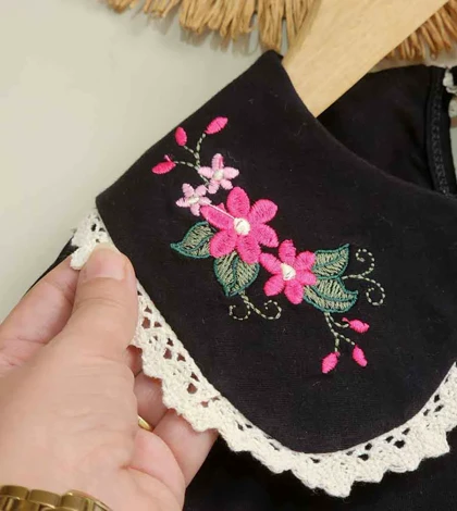 شومیز یقه گل‌دار دخترانه