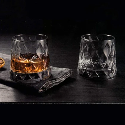 لیوان طرح خشتی