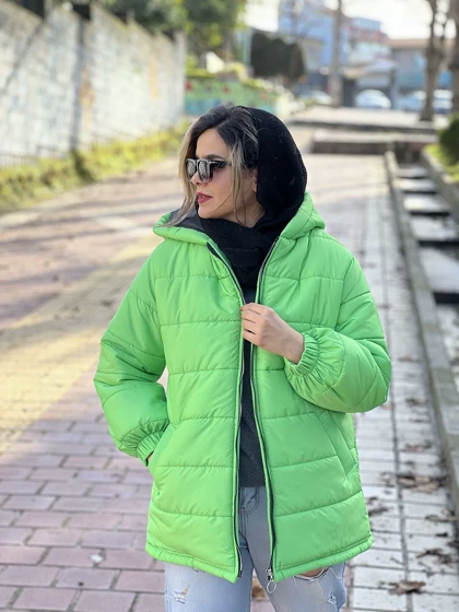 کاپشن کلاهدار