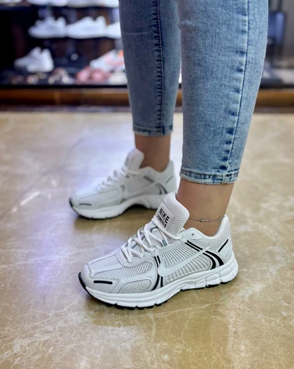 کتانی زنانه ورزشی نایک وومرو 5