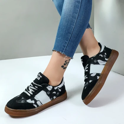 کفش کتانی زنانه رنگ مشکی سفید مدل پاپی کد 81750