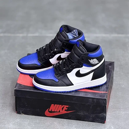 کفش نایک ایر جردن وان ساق‌دار رویال توی Nike Air Jordan 1 High Royal Toy