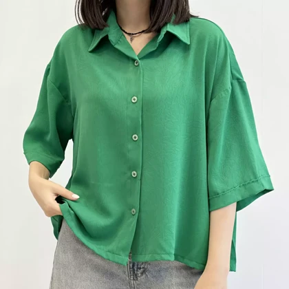 شومیز یقه‌دار زنانه با آستین کوتاه – استایل آزاد و راحت