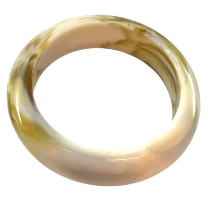 دستبند زنانه بنگل رزینی طرح ابر و بادی شیری و کهربایی مدل مارلیرا