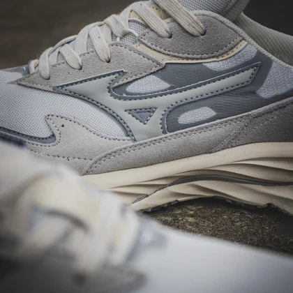 کفش روزمره میزانو مدل Wave Rider Beta LG