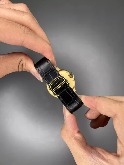 ساعت مچی کارتیه بلن بولو بند چرمی مشکی قاب طلایی Cartier Ballon Bleu