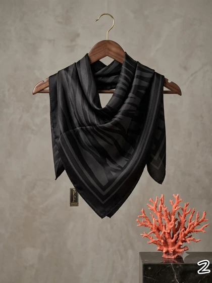 روسری دووره پیرکاردین