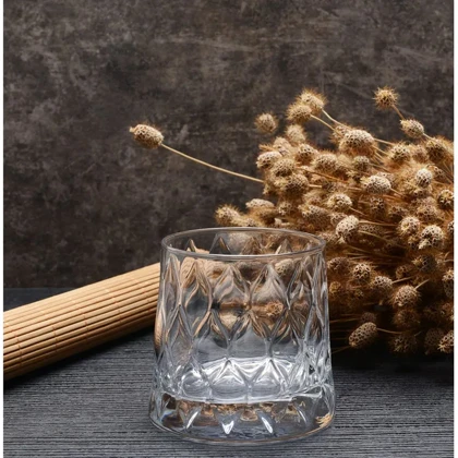 لیوان طرح خشتی