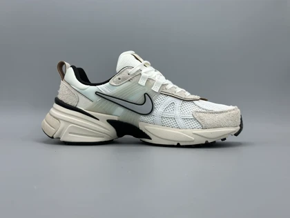 کتانی نایکی وی 2 کی ران سفید بژ کرم/Nike v2k