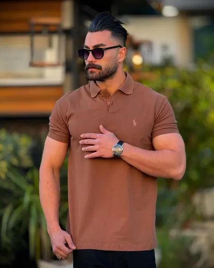 تی‌شرت یقه دار